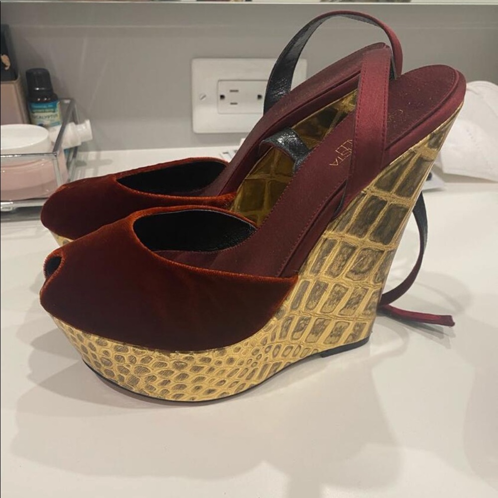 Giambattista Valli- Velvet heels Size: 6